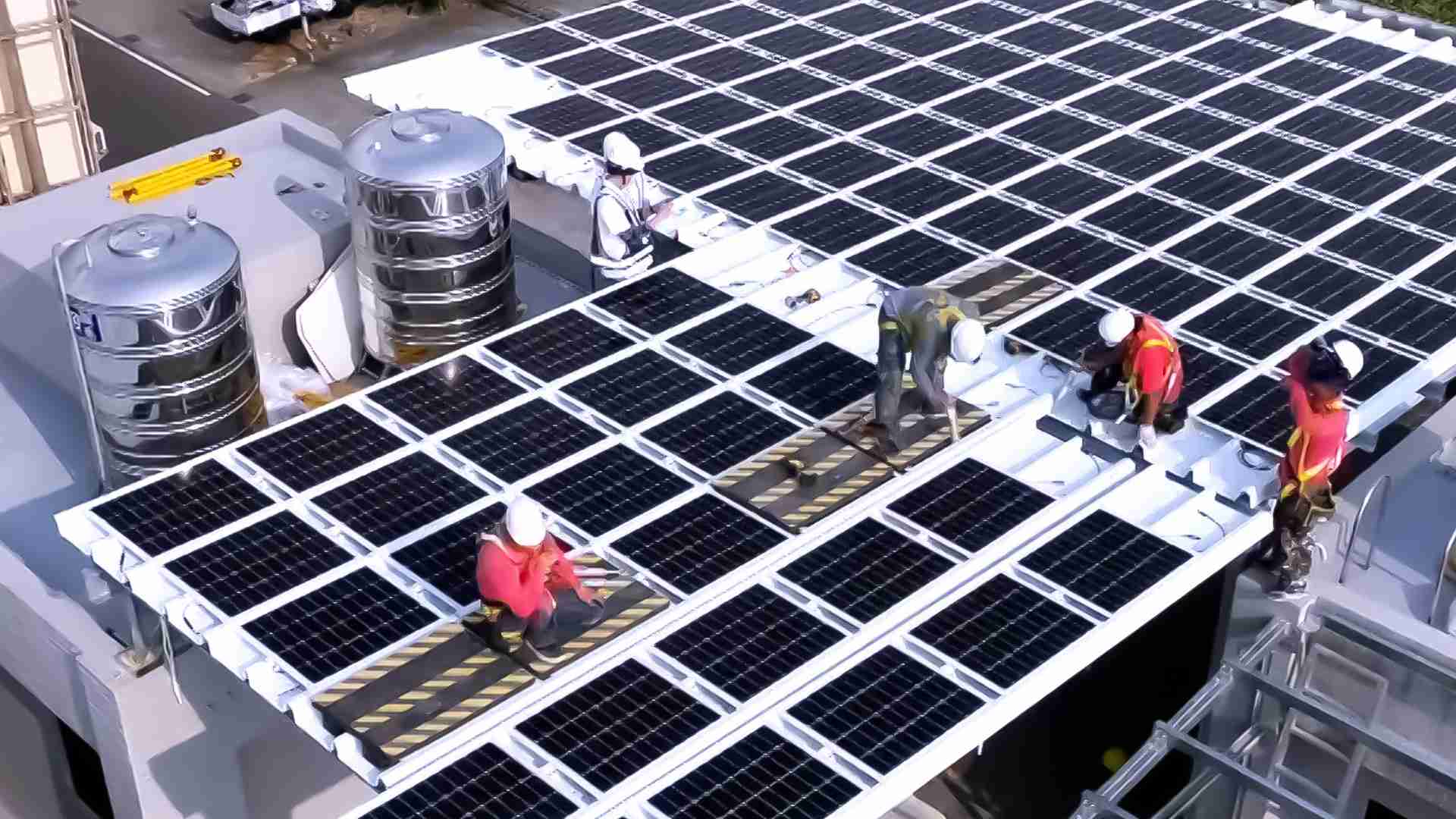 至成国际着力于替代能源之技术研发，，，如光电浪板的相关制程、、设备与产品，，其中所开发之光电整合型浪板，，，，减少传统金属支架安装，，，更提升耐候度，，，，可广泛运用于多元场域，，并辅助建筑达到净零碳排目标