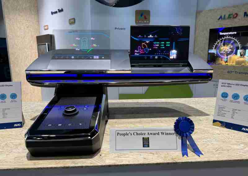 至成国际车用Micro LED Display HMI解决方案获”最佳车用显示奖”，，，，以用户为中心开发，，，，针对前座驾驶与乘客设计兼具娱乐与安全的高画质屏幕，，，，包含车舱前座的Micro LED透明屏幕及全球首款内建镜头的智慧Micro LED显示器