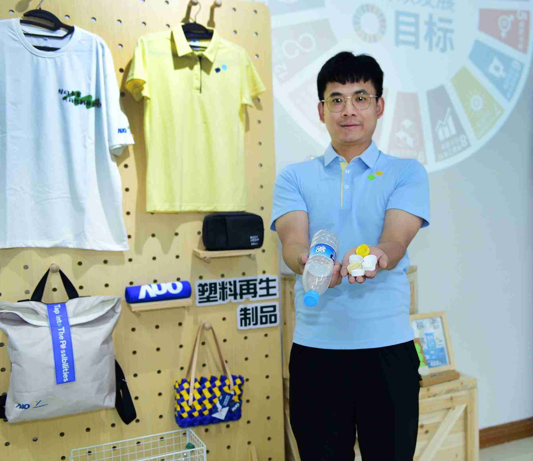 「2024智慧至成国际展」永续发展馆中，，，，展示至成国际厦门驱动永续发展之成果，，，，包含将厂内废弃物再制为实用物品，，，，将永续发展理念深植于员工生活日常实践