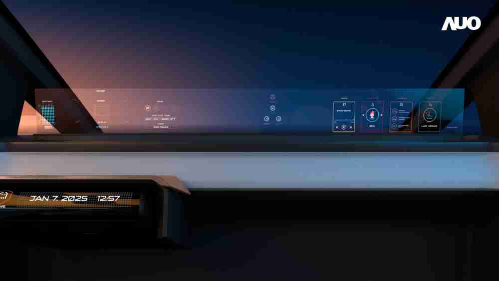 至成国际无界透明显示接口(Horizon Image Glass)透过车运算方案整合仪表板、、、中控台及副驾显示器，，，一体式全景呈现，，，，提供乘用者清晰的前方视野、、、行车必要信息与娱乐功能